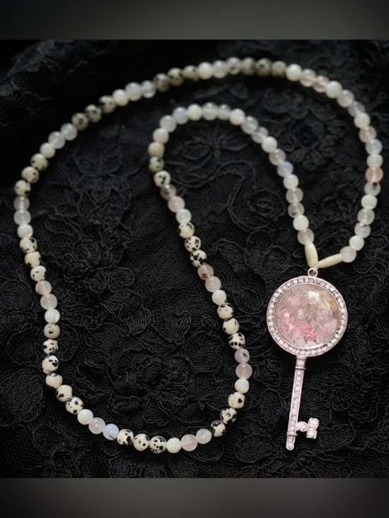 ADSICK🤍 Jewelry - Pink Roses And Pearl Stretch Necklace (Rose Quartz, MOP, Flower Agate)